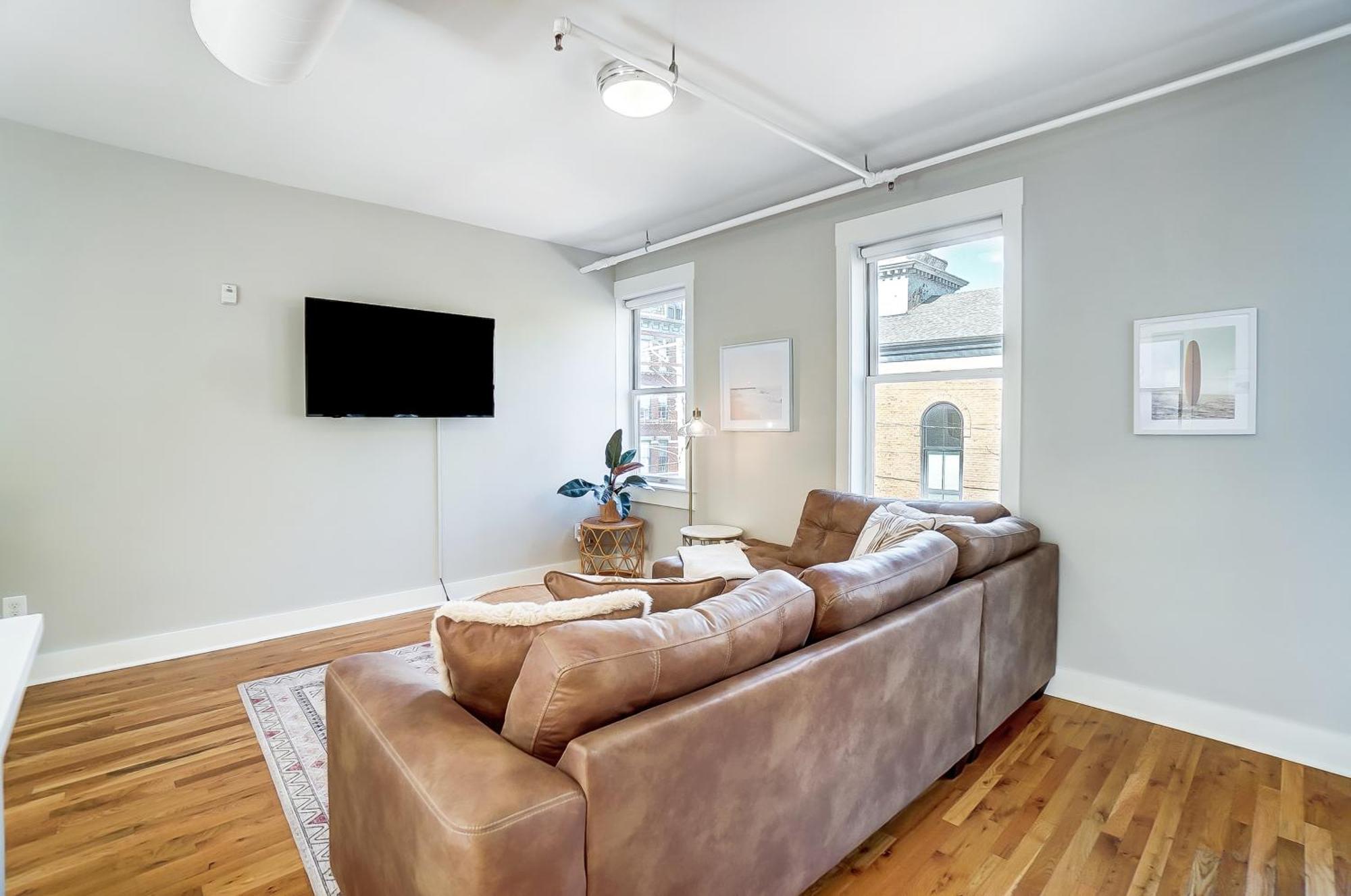 Sunny Downtown Apartment, Walk To Washington Park! Cincinnati Exteriör bild