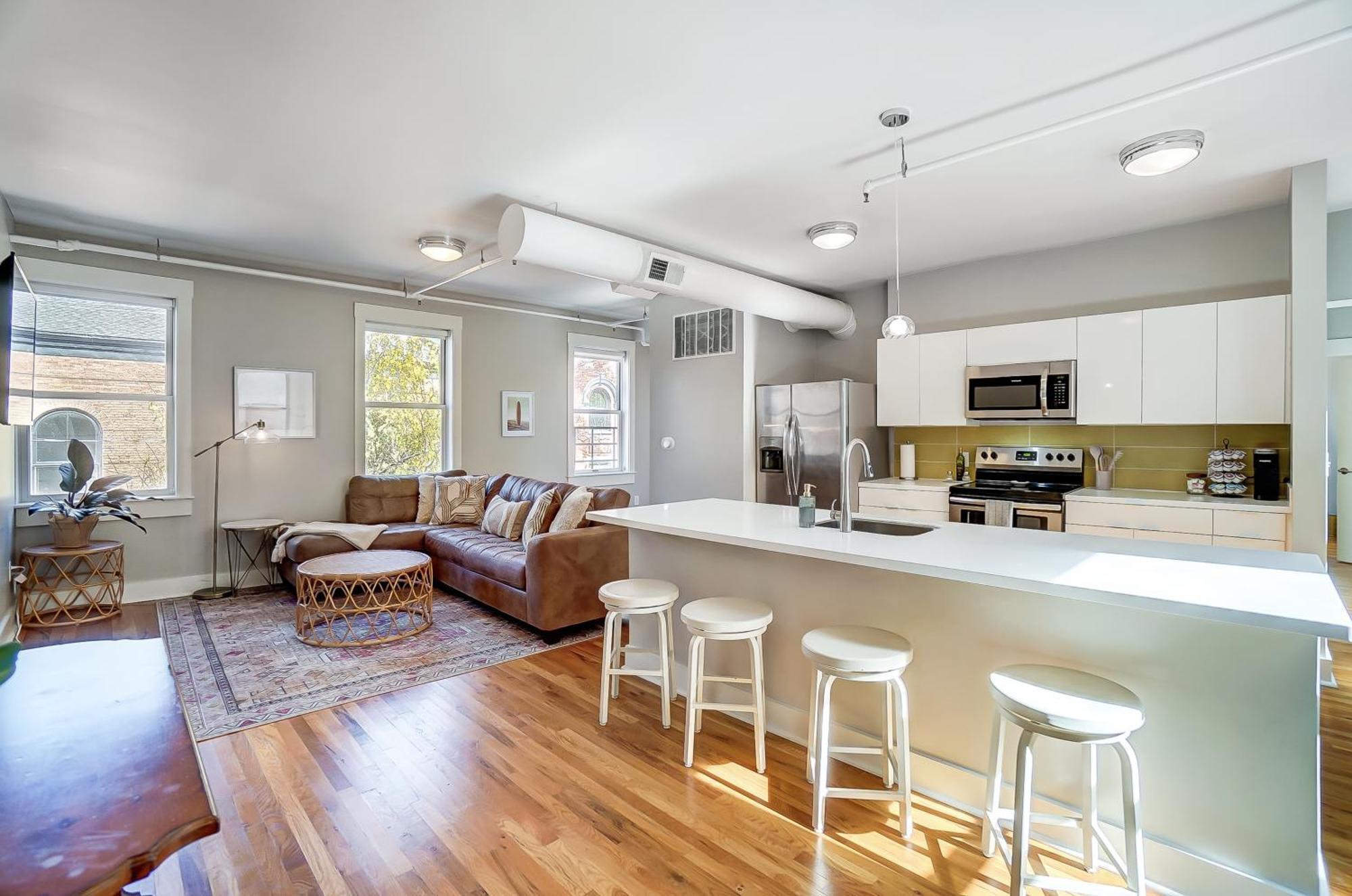 Sunny Downtown Apartment, Walk To Washington Park! Cincinnati Exteriör bild