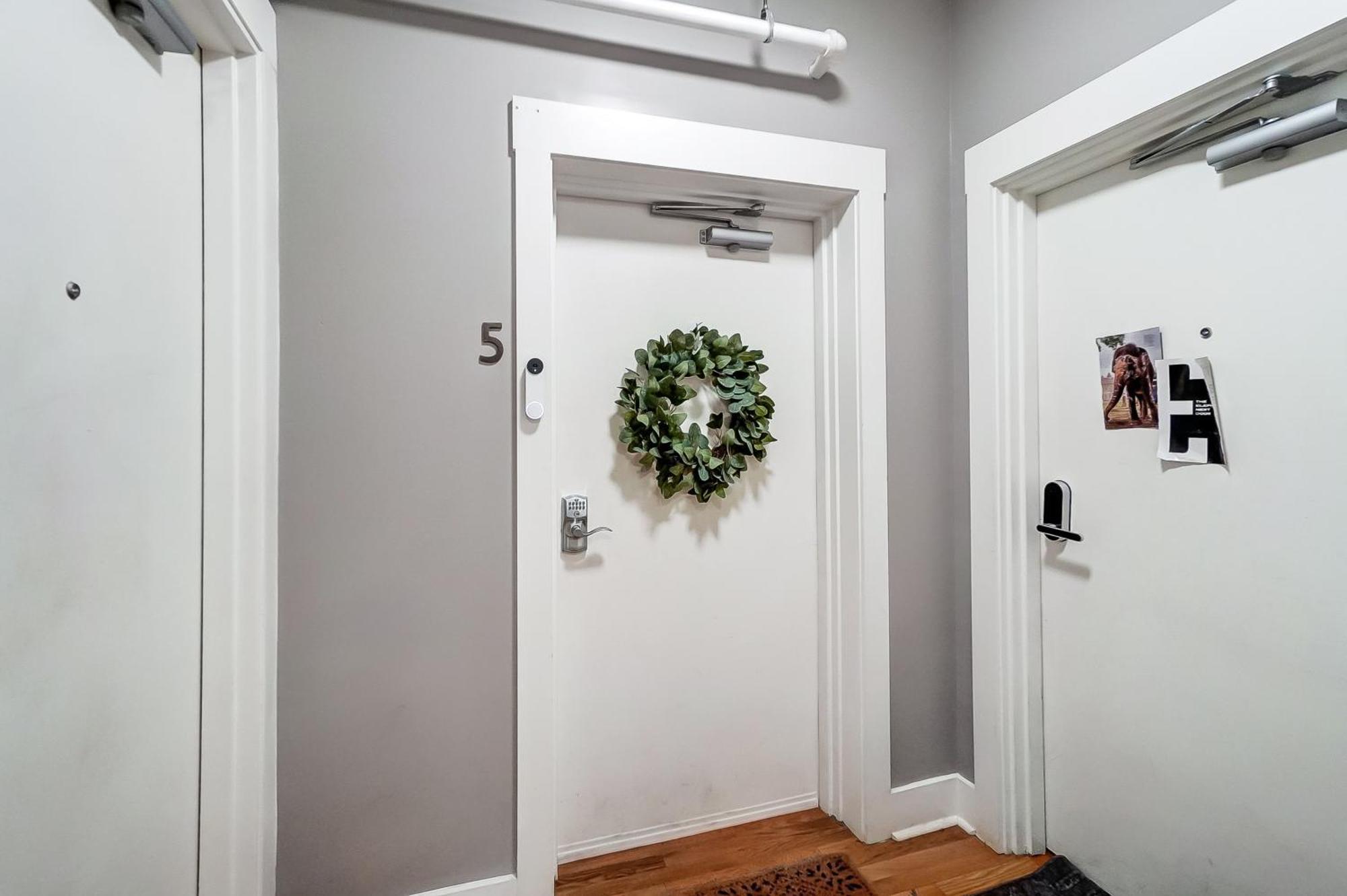 Sunny Downtown Apartment, Walk To Washington Park! Cincinnati Exteriör bild